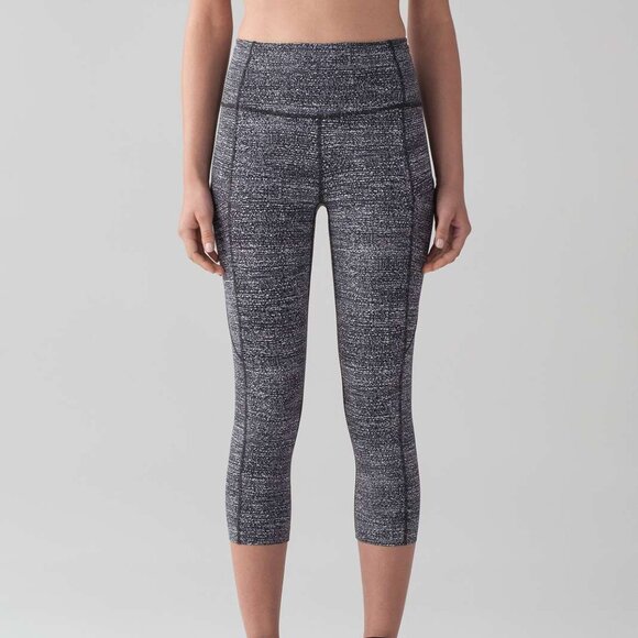 Lululemon Fast & Free Crop II Nulux 19" in Salt Alpine White Black size 4 - Picture 1 of 8